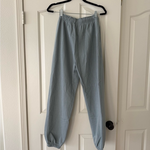 ALO Yoga Women’s Cosmic Gray Sweatpants - Picture 2 of 2